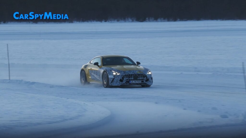Mercedes-AMG GT 2024: proseguono i test invernali per la nuova generazione [VIDEO SPIA]