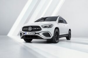 Mercedes GLA 2024: il restyling alza il livello del SUV compatto [FOTO]