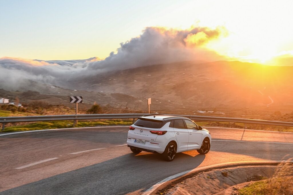 Nuova Opel Grandland GSe 