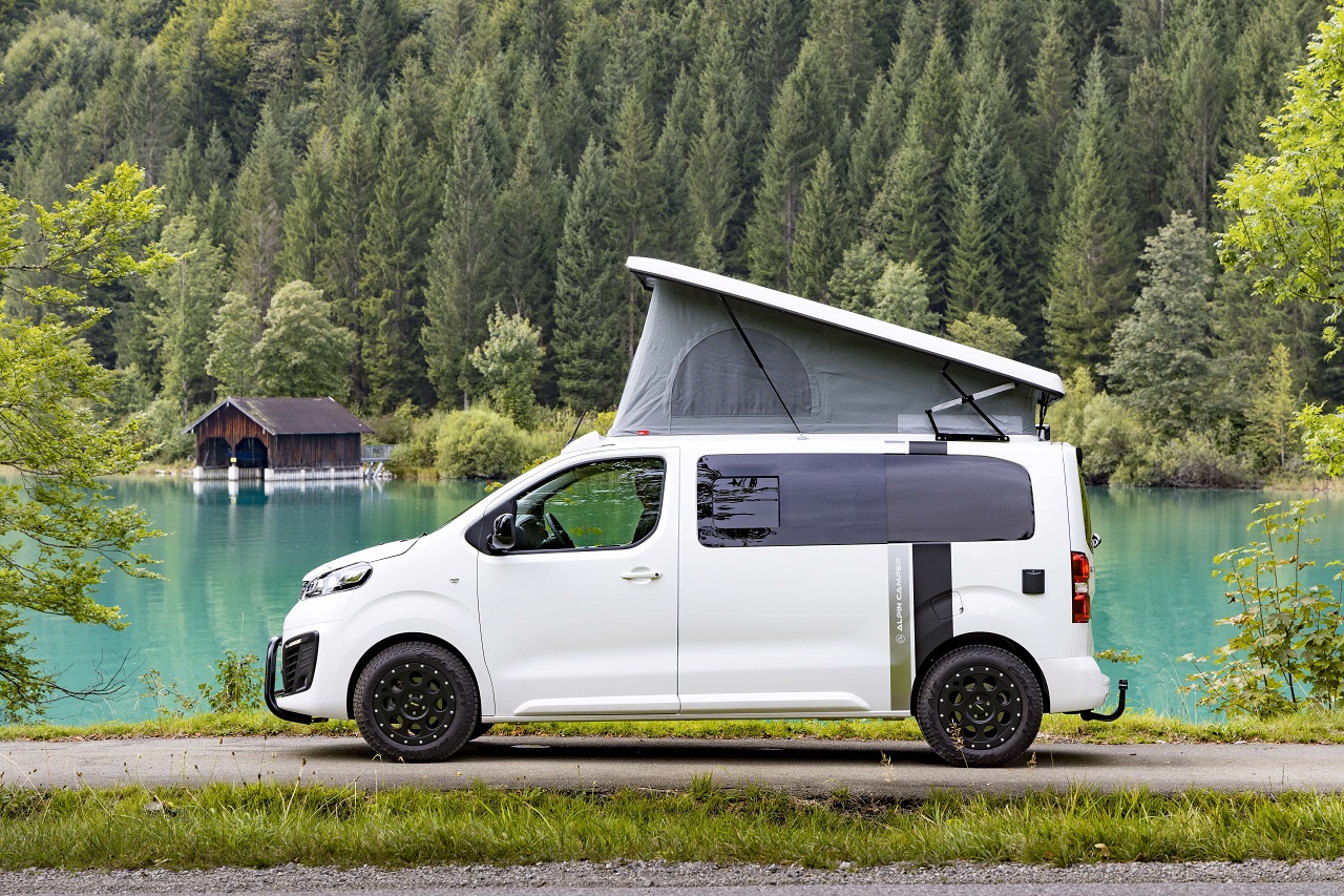 Opel Vivaro si trasforma in un camper completamente attrezzato