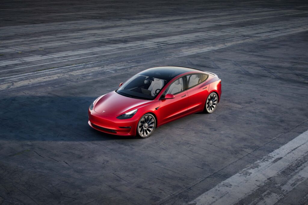 Tesla Model 3: la versione RWD è disponibile in sconto grazie agli incentivi