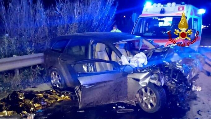 Trapani, scontro frontale tra due auto: 6 morti e un ferito in gravissime condizioni