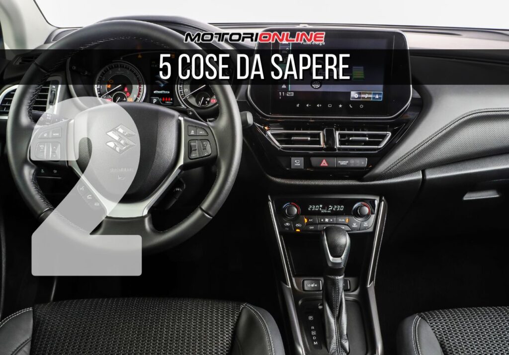 Suzuki S-Cross 2023: interni con spazio e tecnologia in primo piano [5 COSE DA SAPERE – #2]