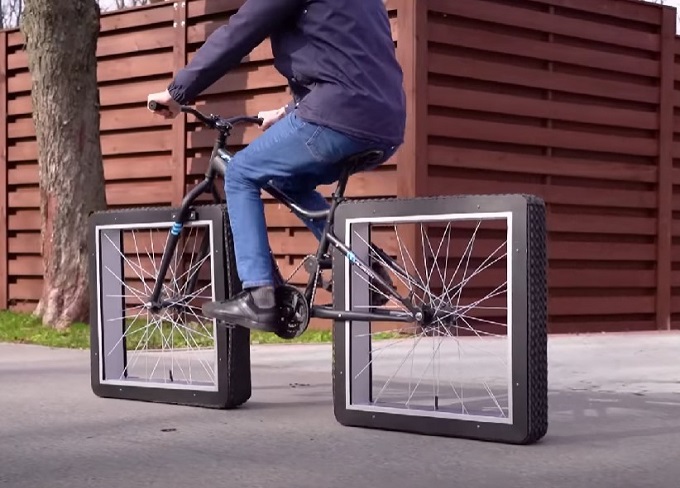 La bici con le ruote quadrate: sembra un’illusione ottica ma si muove davvero [VIDEO]