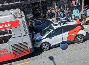GM aggiorna i suoi veicoli autonomi dopo lo schianto contro un bus