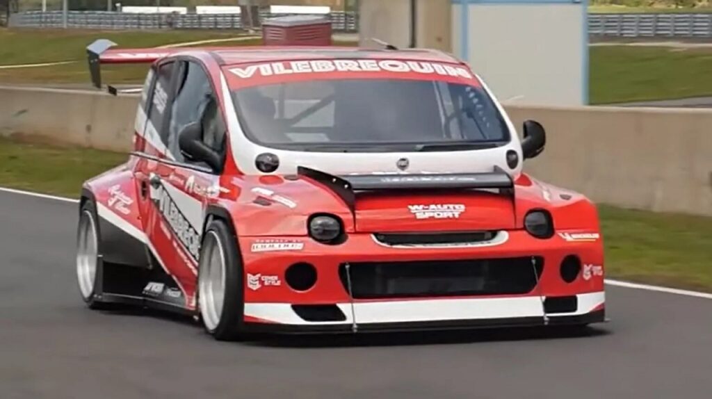 Fiat Multipla con motore Corvette da quasi 1.300 CV finalmente in pista [VIDEO]