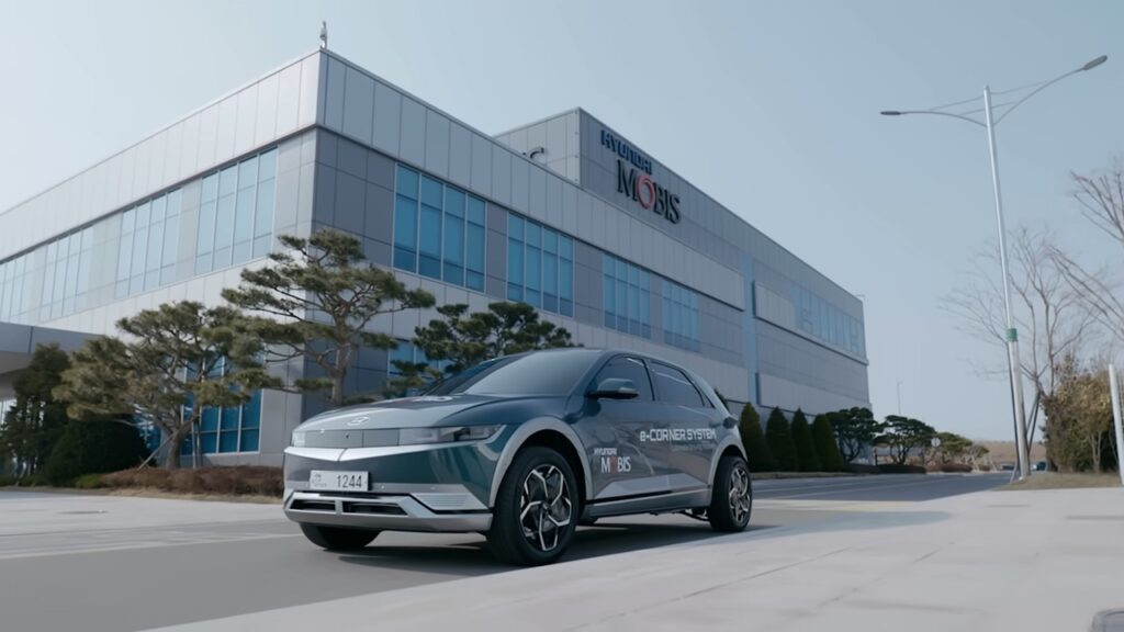 Hyundai Ioniq 5: ecco come funziona il sistema e-Corner [VIDEO]