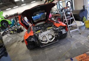Lamborghini Aventador, fiammate e sound da urlo con lo scarico da F1: il tuning di uno youtuber [VIDEO]