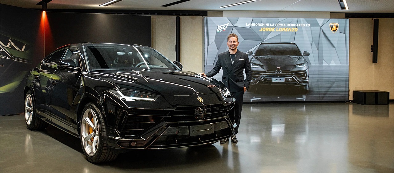 Jorge Lorenzo ritira la sua Lamborghini Urus S