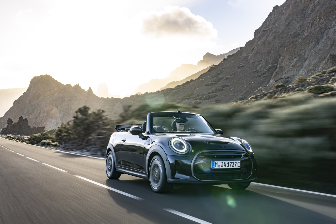 Mini Cooper SE Cabrio: debutterà al Salone di Shanghai 2023