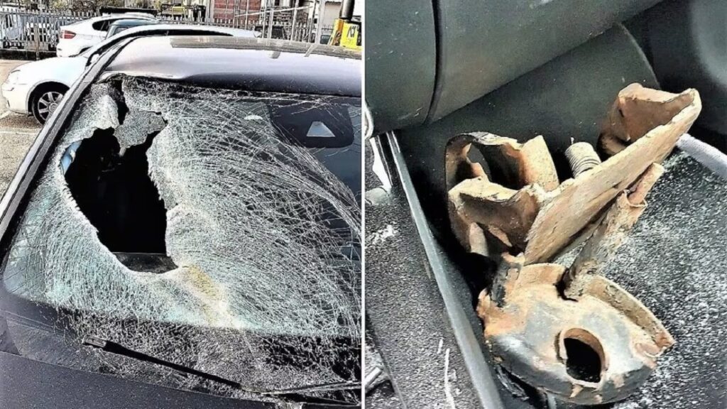 Pezzo di ferro si stacca da un camion e sfonda il parabrezza di un’auto in autostrada