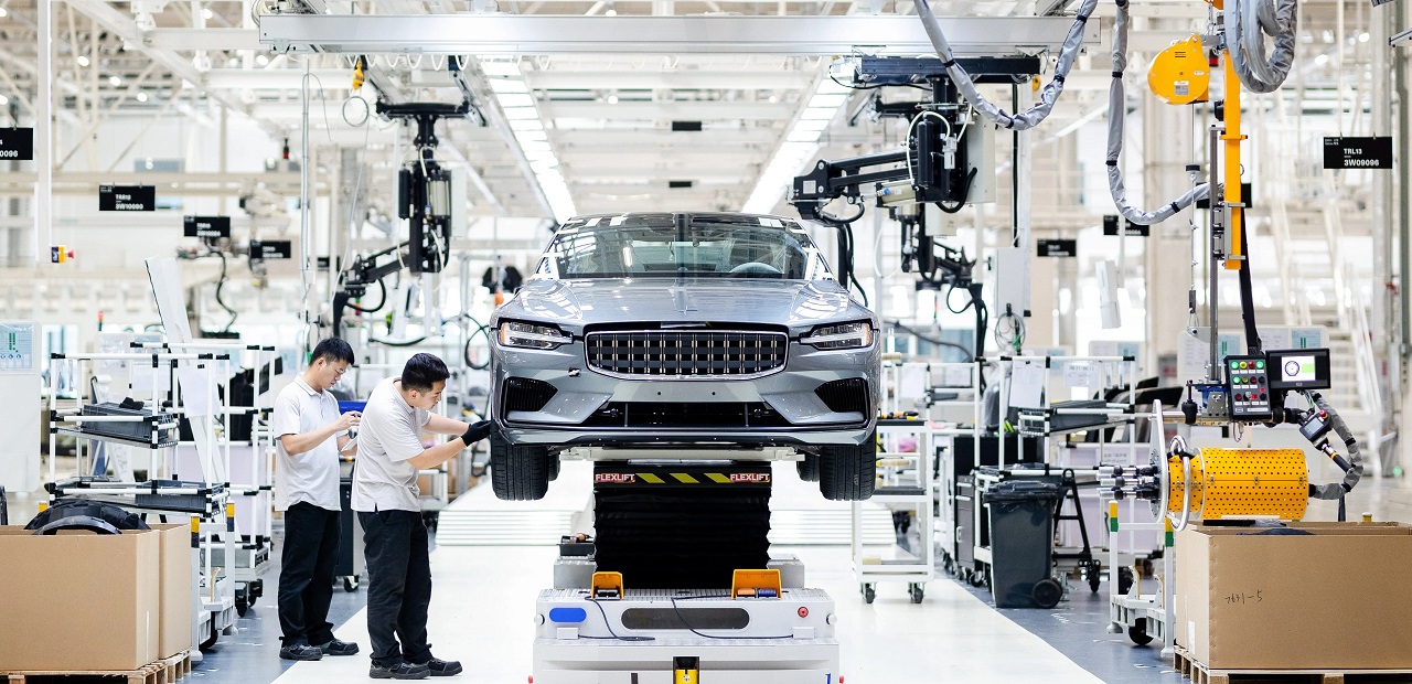 Polestar riduce dell’8% le emissioni di CO2 su ogni auto prodotta