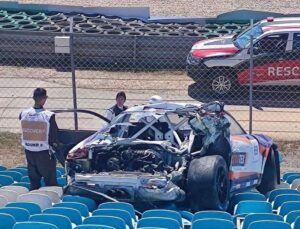 Pauroso incidente in pista a Portimao: Porsche sfonda le recinzioni e finisce in tribuna [FOTO e VIDEO]