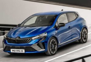 Renault Clio 2023: col restyling la city car abbraccia il nuovo stile della Losanga [FOTO]