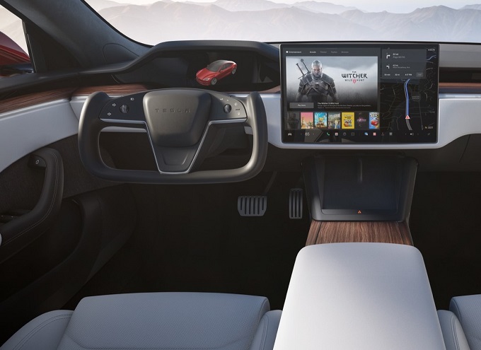 Tesla, il volante Yoke ora è optional su Model S e Model X
