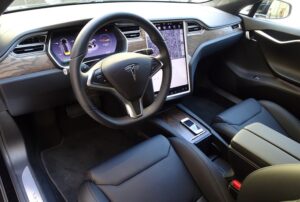 Class action contro i dipendenti Tesla accusati di aver condiviso immagini private degli automobilisti riprese dalle telecamere dell’auto