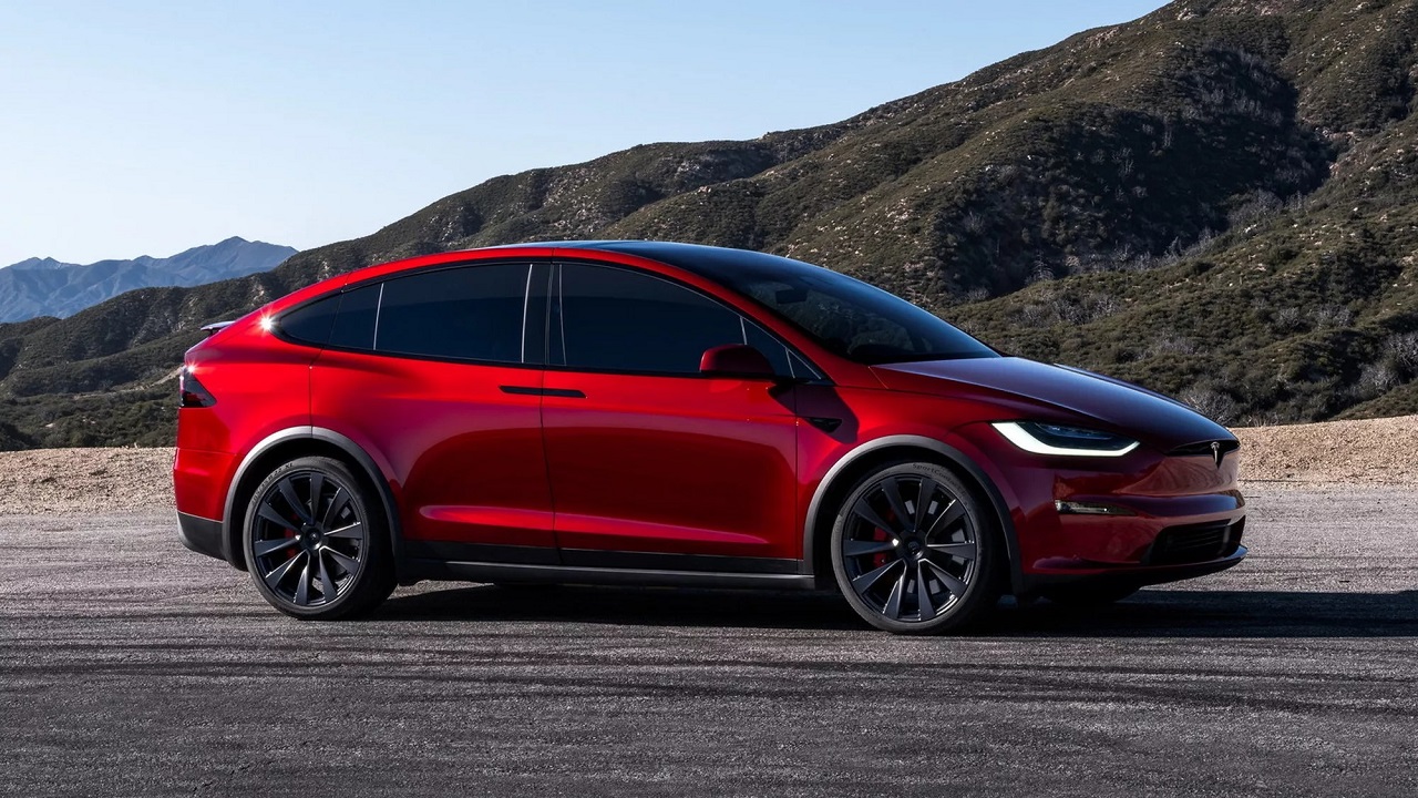 Tesla abbassa ancora i prezzi delle sue auto: si parte dagli USA