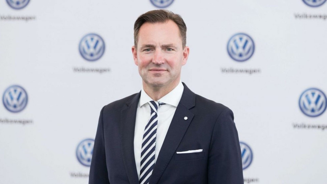 Volkswagen contro gli e-fuel: “Distrazione inutile, il motore endotermico è finito”