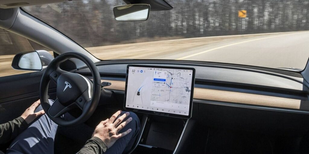 Tesla: non legge le istruzioni e perde causa contro la casa automobilistica