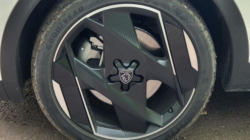 Peugeot 408 2023
