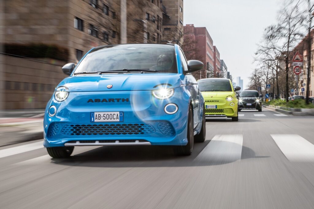 Abarth 500e: la famiglia dello Scorpione si allarga con due nuove versioni