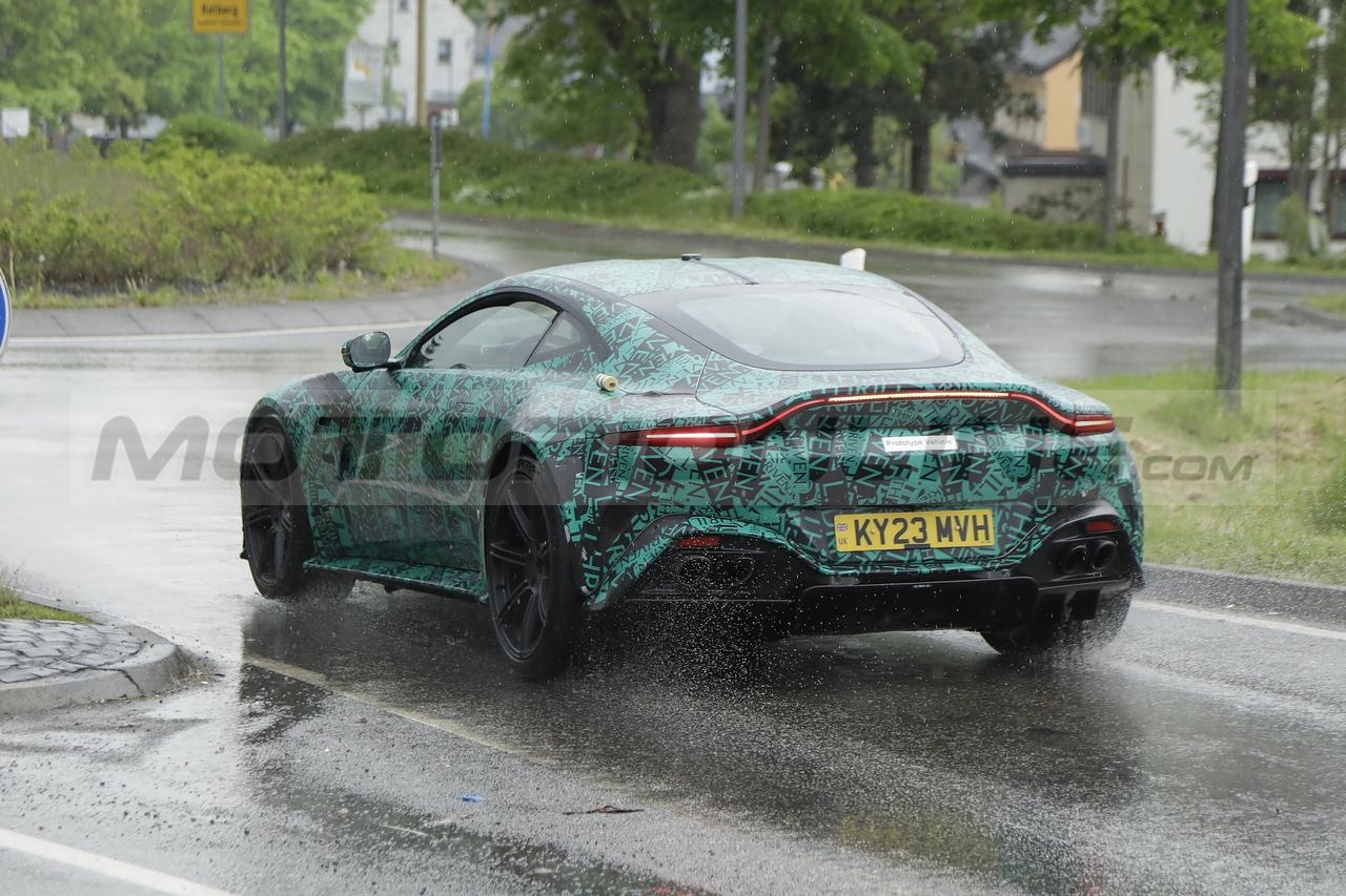 Aston Martin Vantage successore foto spia