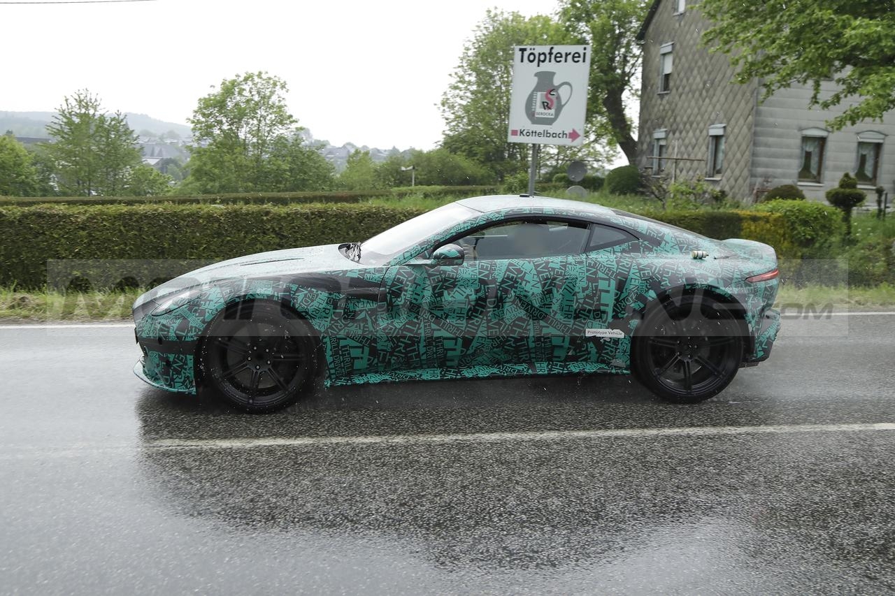 Aston Martin Vantage successore foto spia