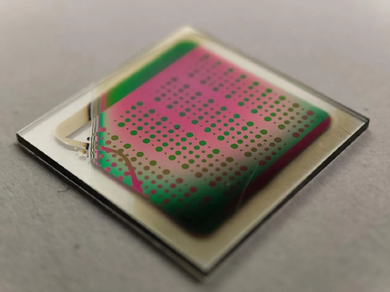 Batteria agli ioni di ossigeno: durata infinita e niente rischio incendio