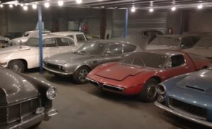 Preziosa collezione di 230 auto d’epoca ritrovata in una chiesa e un fienile in Olanda [VIDEO]