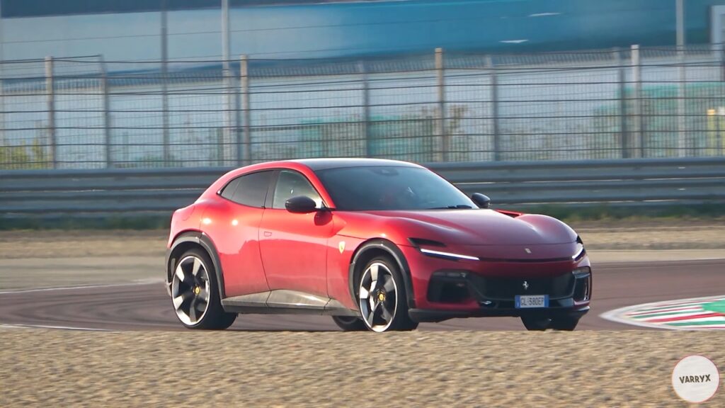 Ferrari Purosangue spinto al limite sul circuito di Fiorano [VIDEO SPIA]