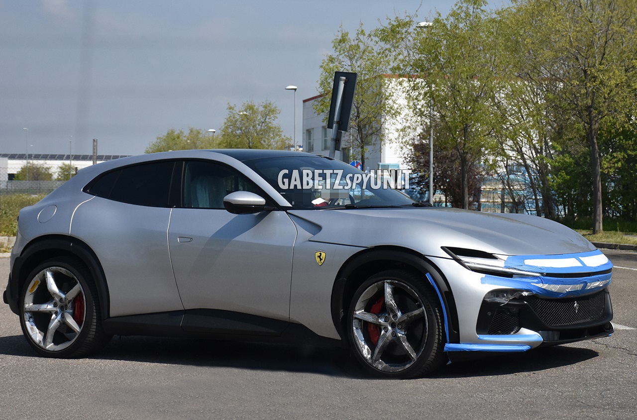 Ferrari Purosangue: avvistato in colore Argento Nurburgring [FOTO SPIA]