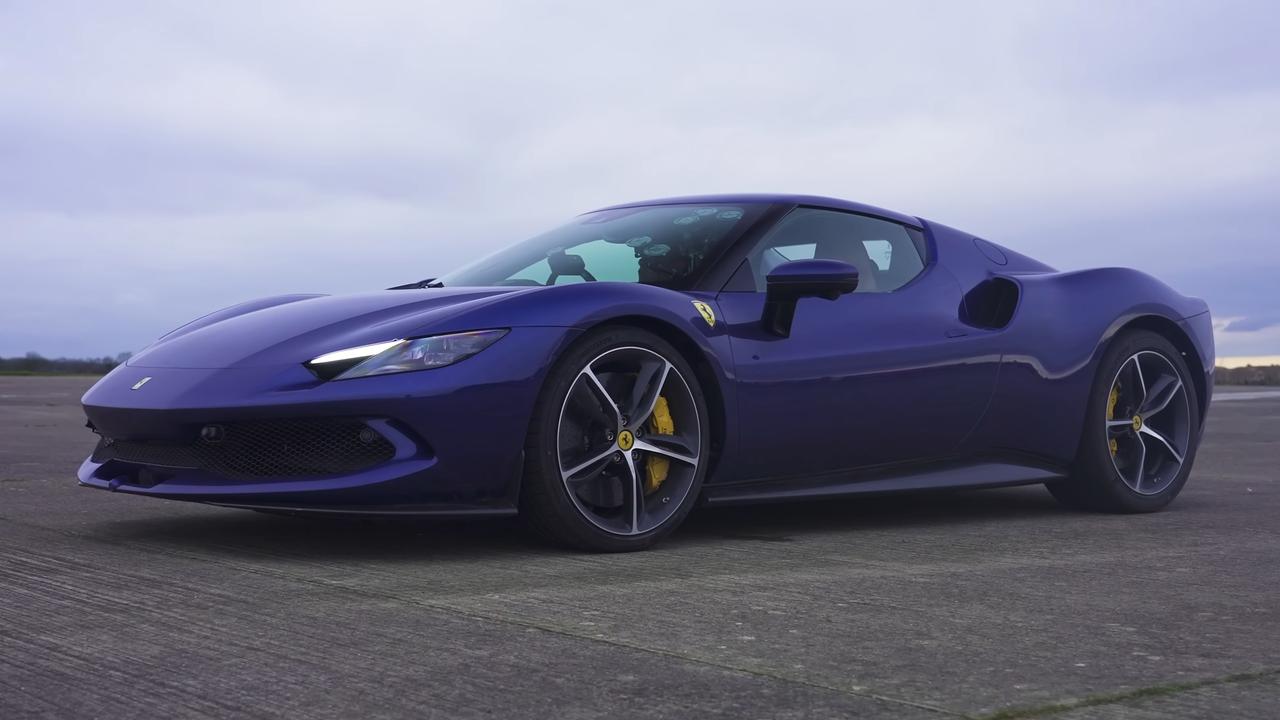 Ferrari SF90 Stradale vs 296 GTB drag race