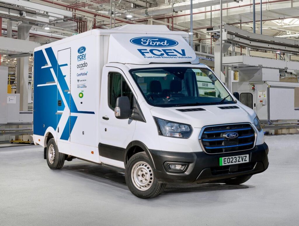 Ford E-Transit: partito un progetto pilota con otto esemplari a celle a combustibile a idrogeno [FOTO]