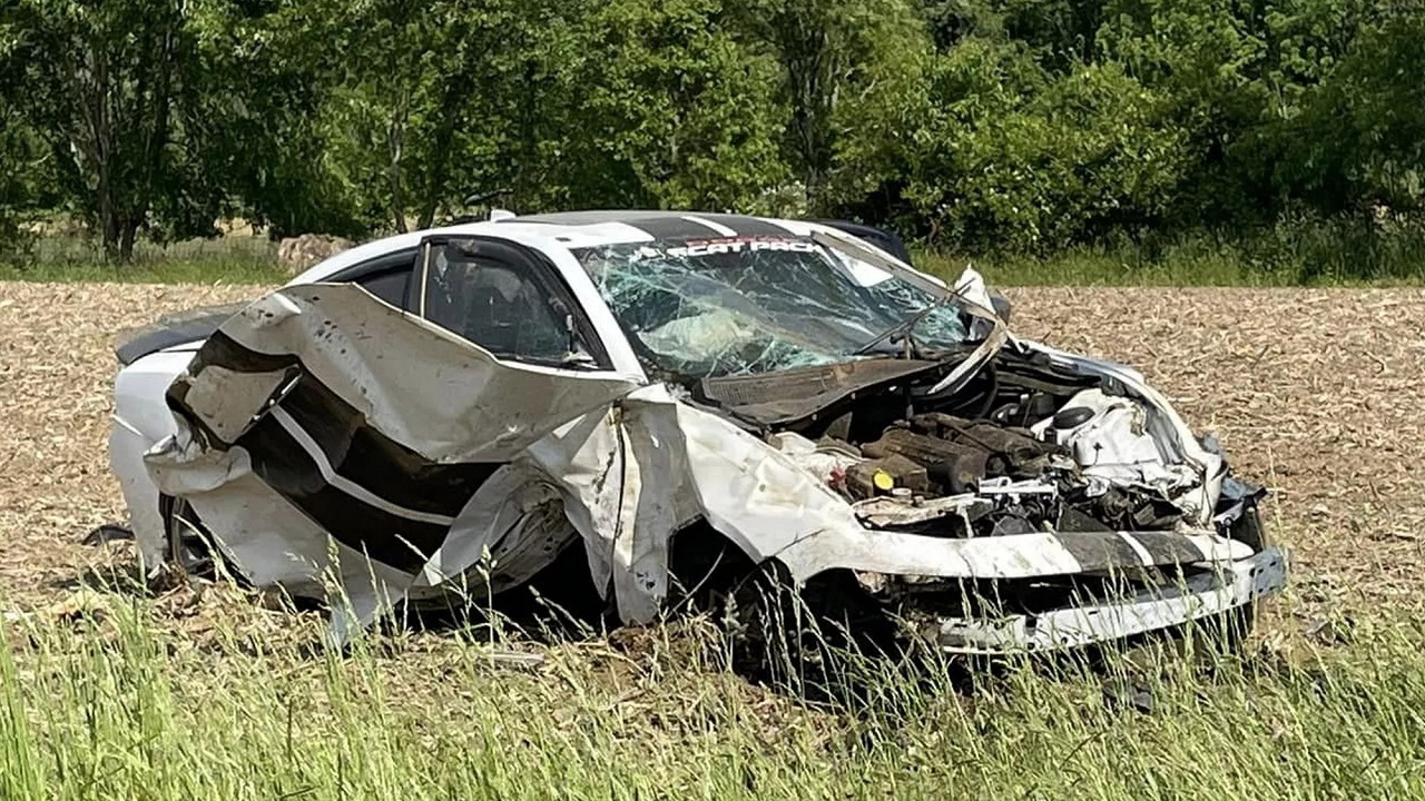 Ruba una Dodge Charger da un’asta e si schianta a 263 km/h: ladro miracolato
