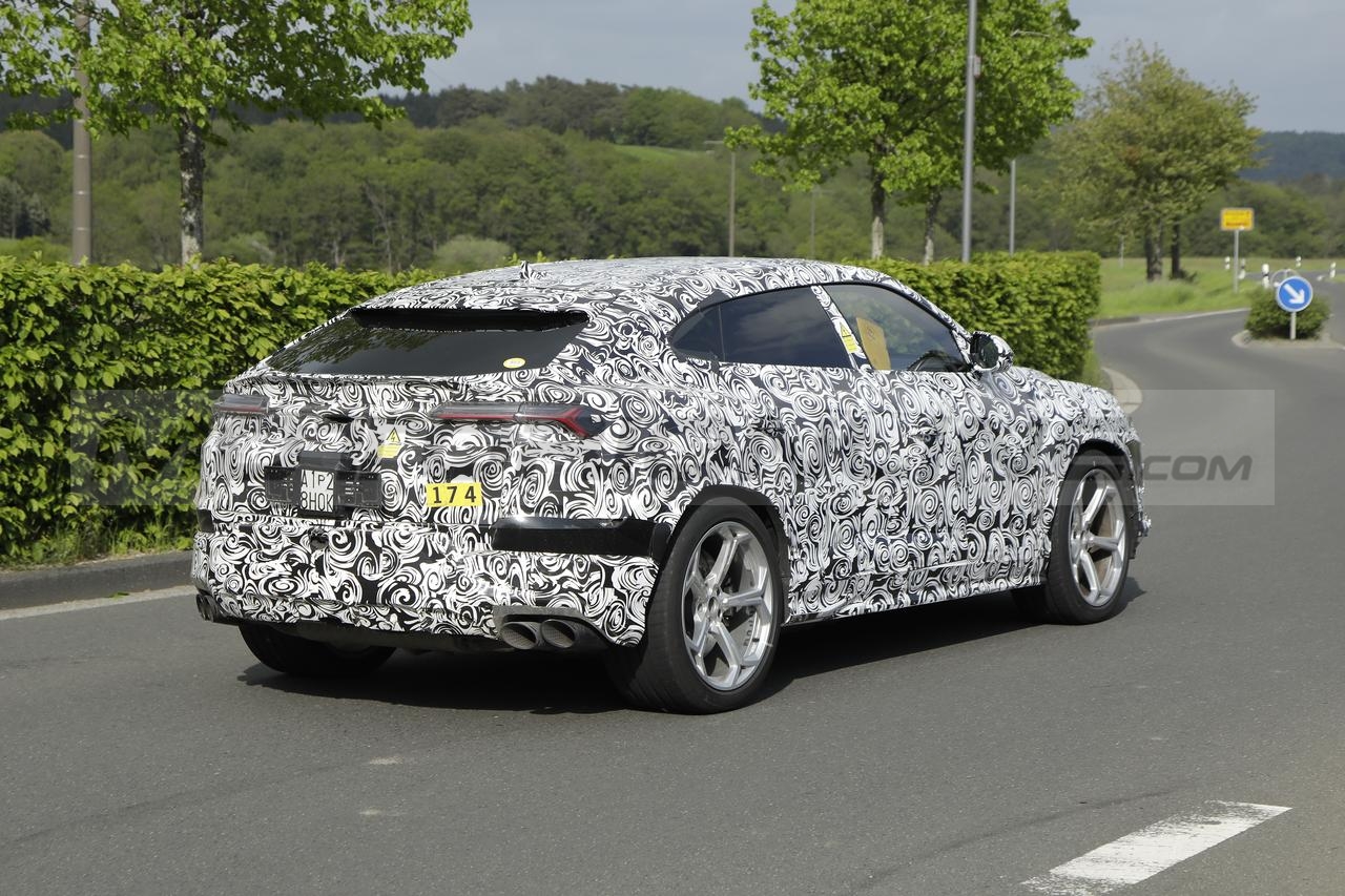 Lamborghini Urus PHEV prototipo foto spia