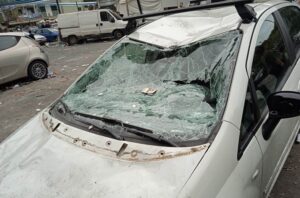 Napoli, decine di auto distrutte nel parcheggio del Maradona durante la partita con la Salernitana [FOTO]