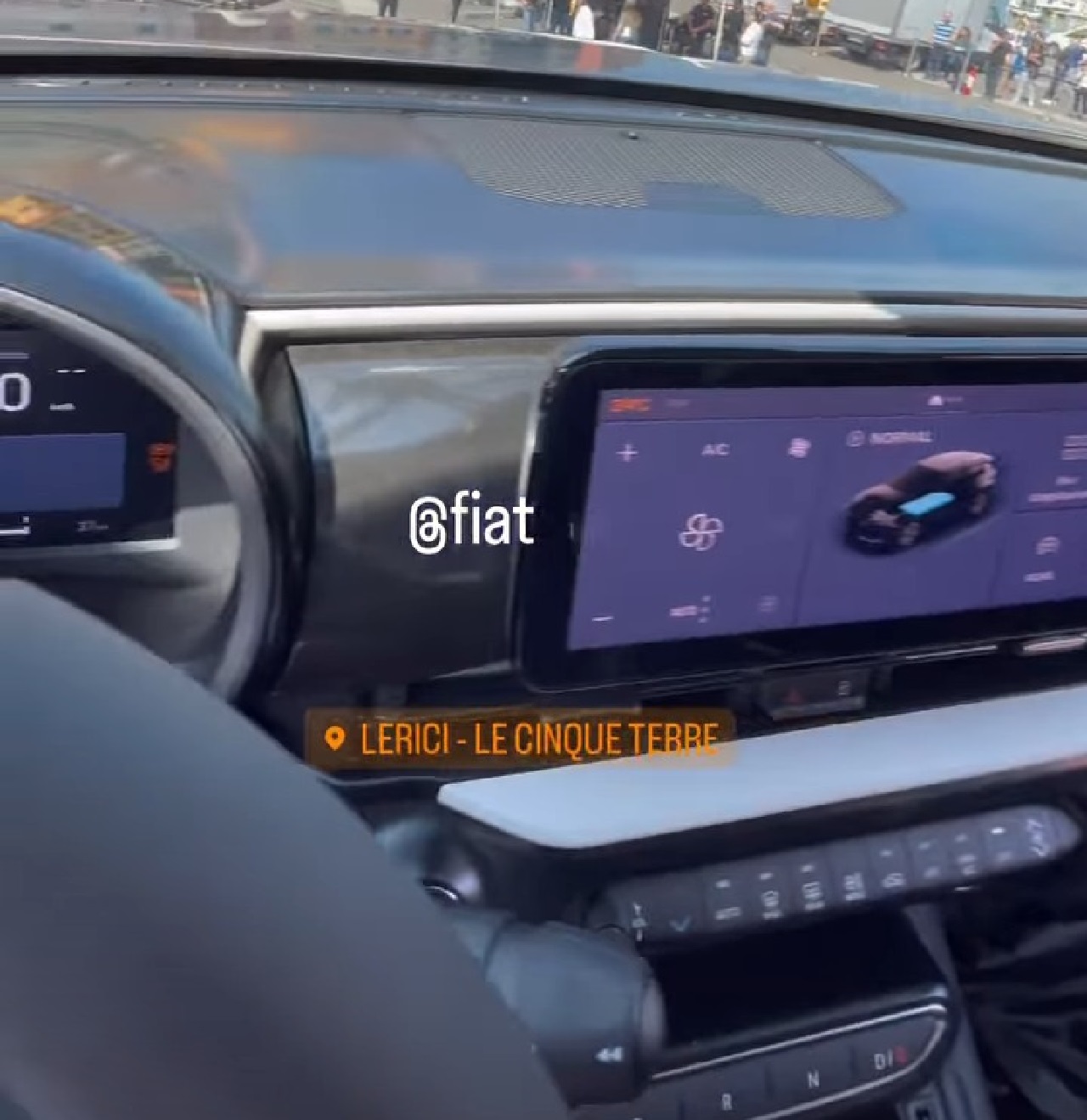 Nuova Fiat 600: prime immagini degli interni