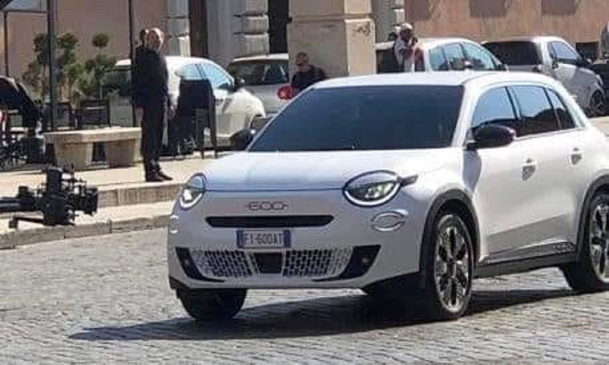 Nuova Fiat 600: trapelate nuove immagini senza veli