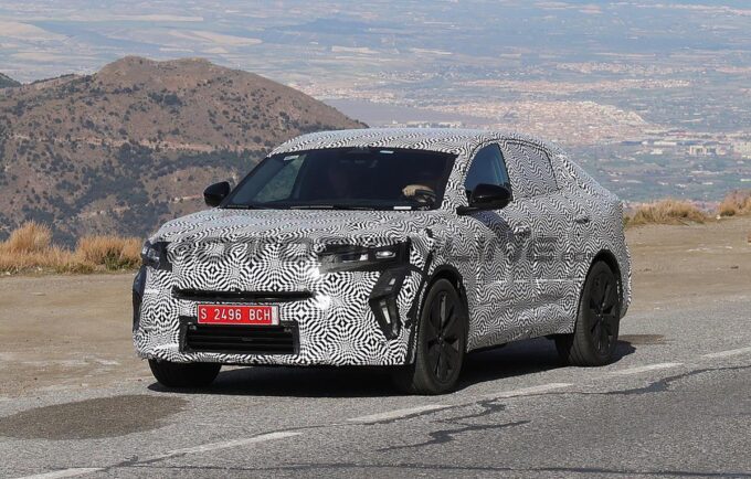 Renault Austral Coupe - Foto spia 04-05-2023