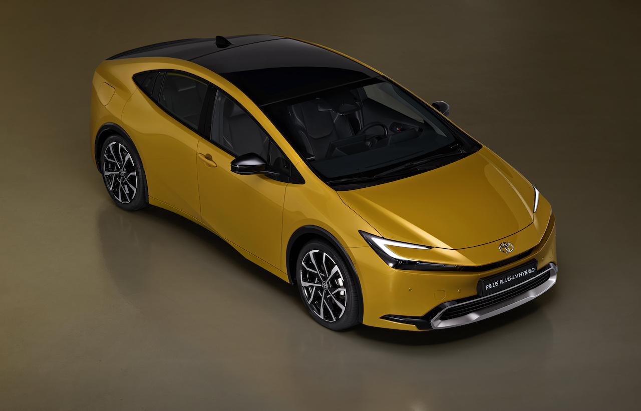 Toyota Prius 2023: via agli ordini, il listino parte da 42.200 euro