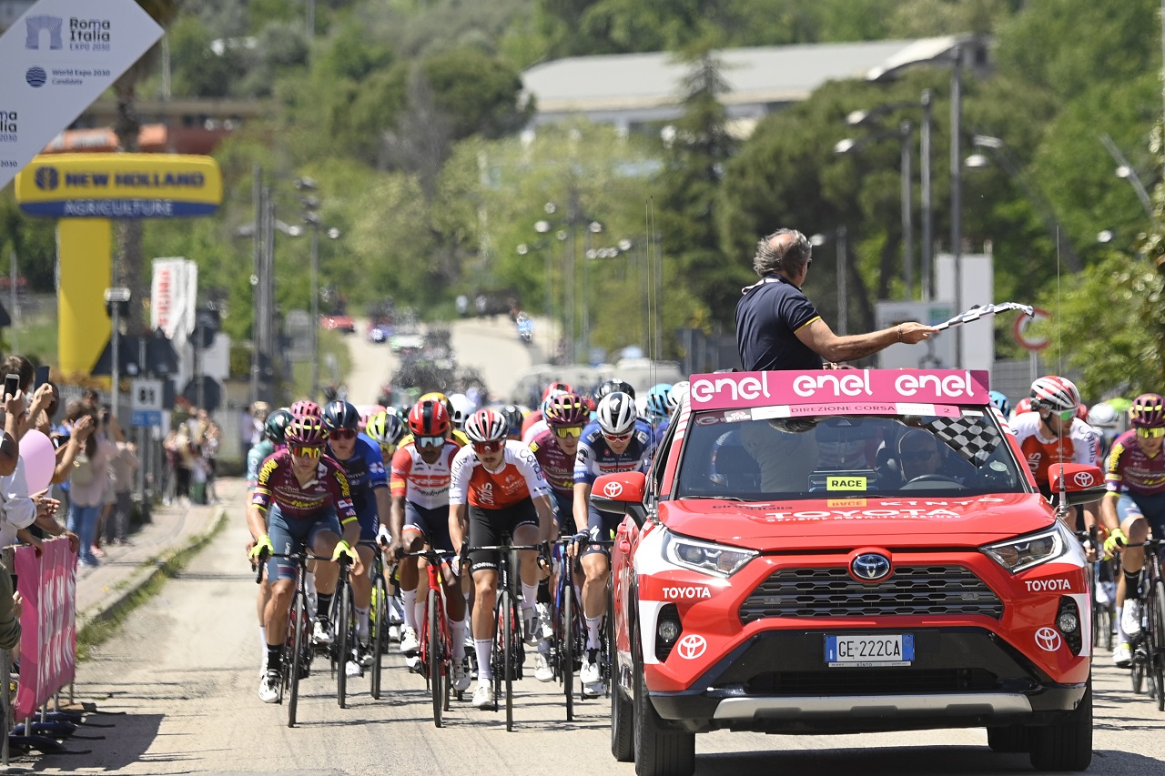 Toyota protagonista al Giro d’Italia 2023 con la sua gamma elettrificata