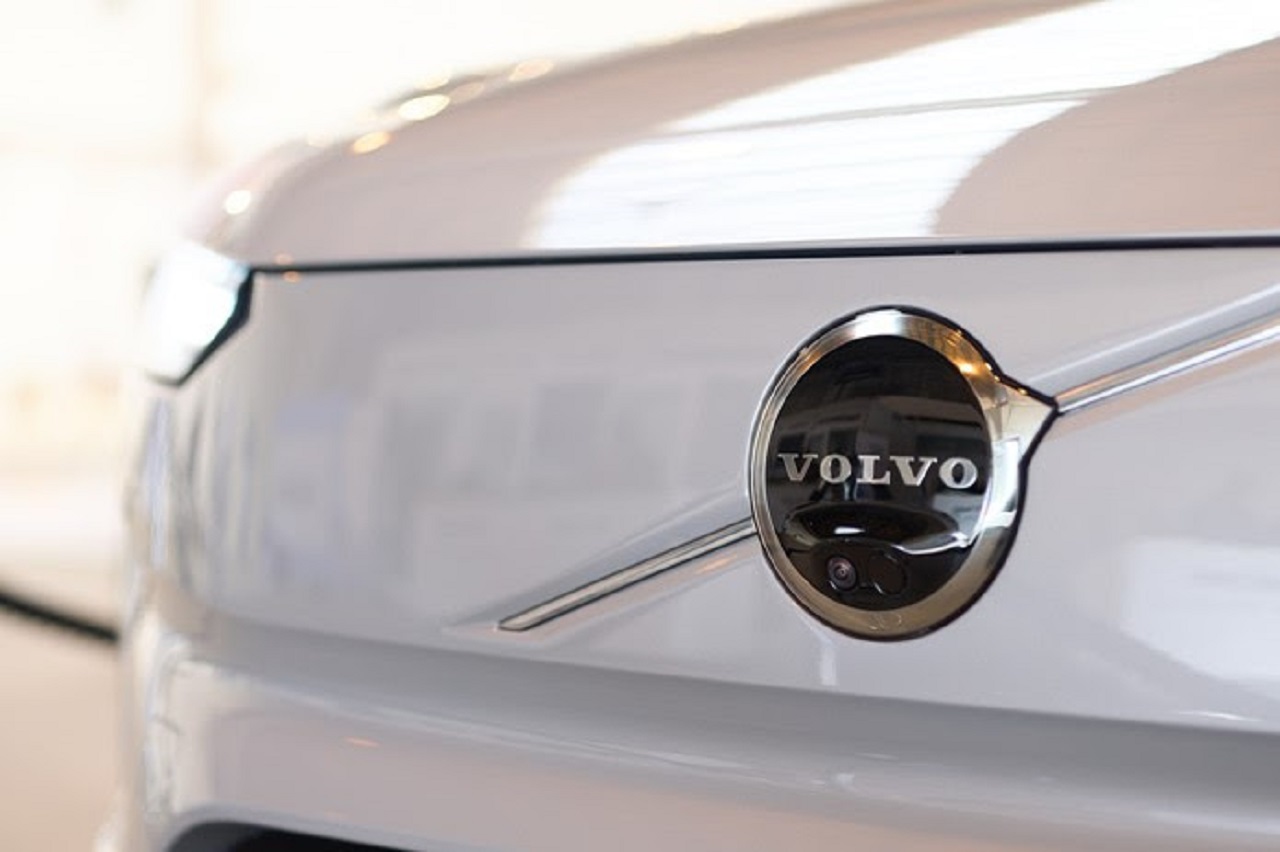 Volvo Cars stringe un accordo di collaborazione con Plug and Play