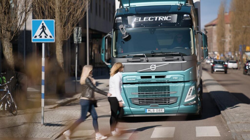 Volvo Trucks lancia nuovi sistemi di sicurezza per i suoi camion