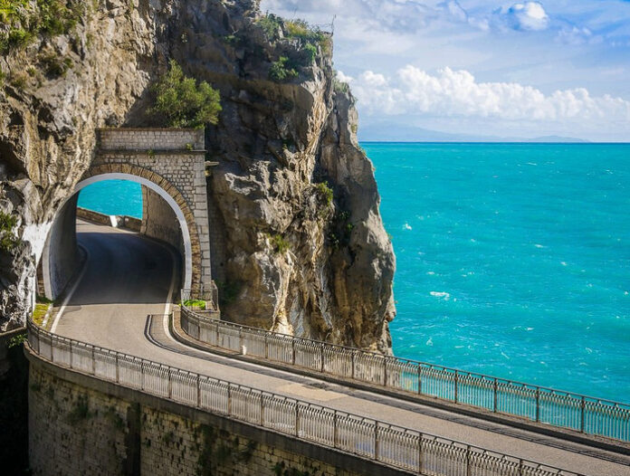 Viaggiare in Europa: dieci strade mozzafiato da percorrere in auto