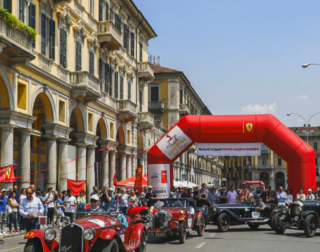 1000 Miglia 2023: ieri la Freccia Rossa ha attraversato il Piemonte, oggi ultima tappa da Milano a Brescia