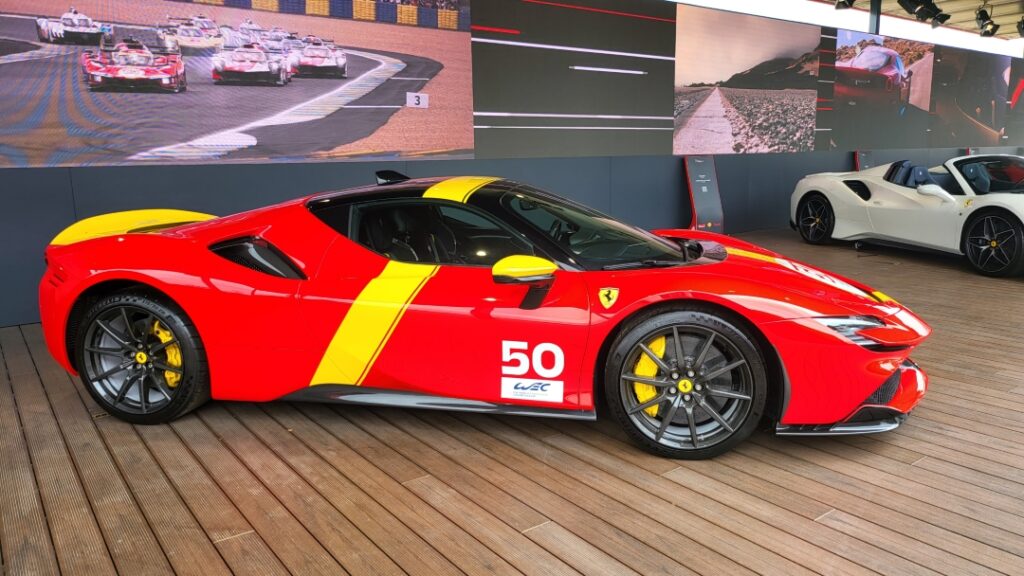 Ferrari SF90 Stradale livrea le mans