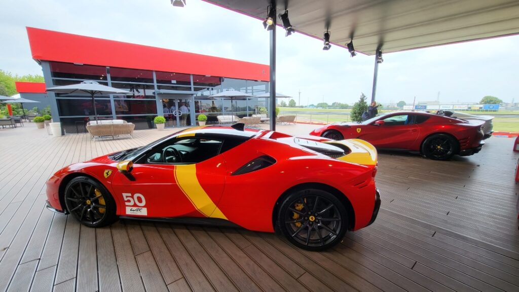 Ferrari SF90 Stradale livrea le mans