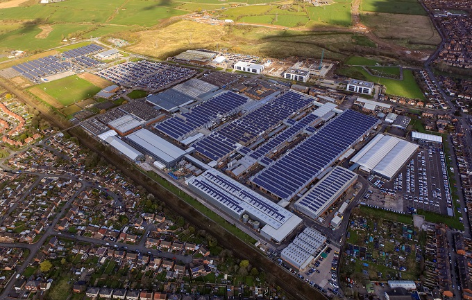 Bentley, la fabbrica di Crewe è sempre più green: via ai lavori per installare una nuova generazione di pannelli solari