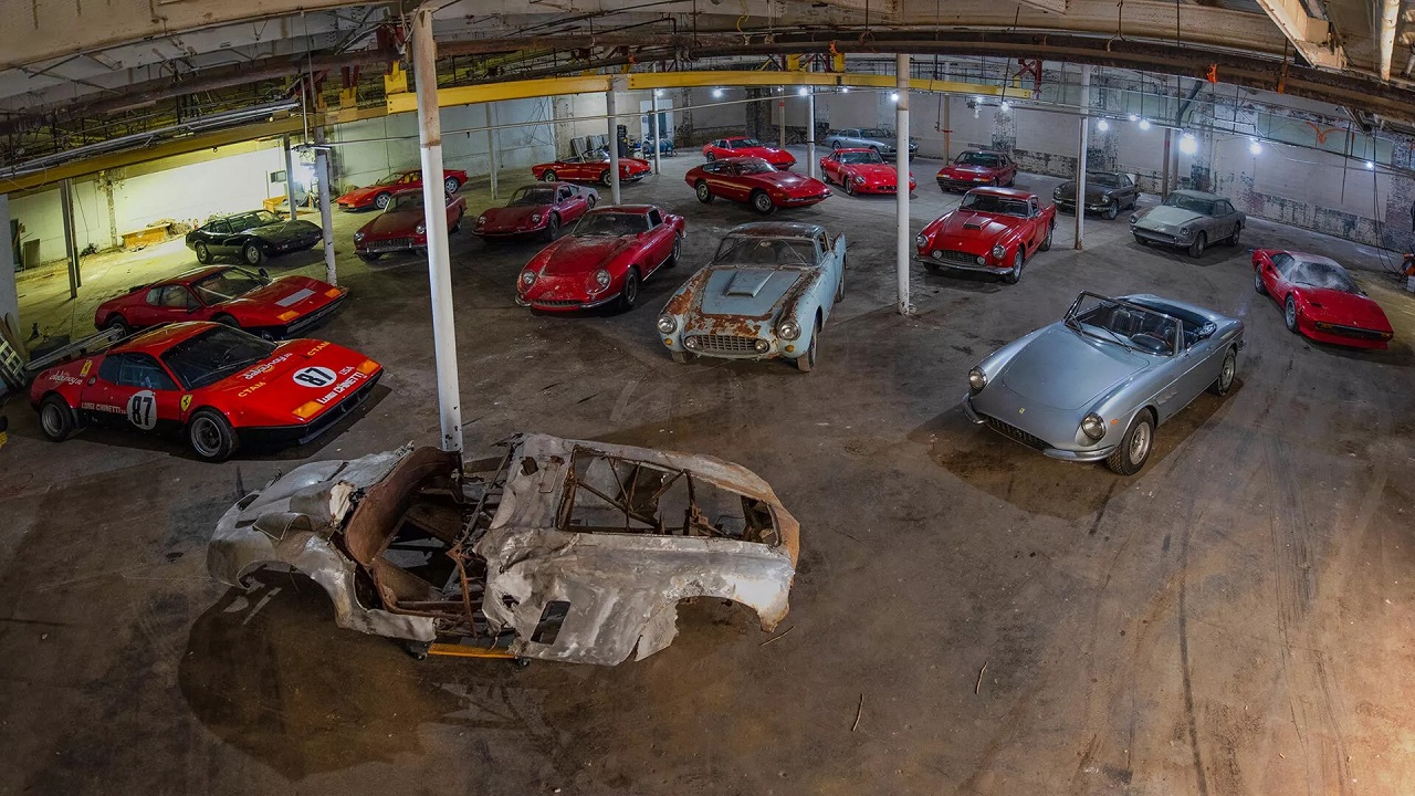 Incredibile ritrovamento in un fienile: 20 rare Ferrari verranno messe all’asta