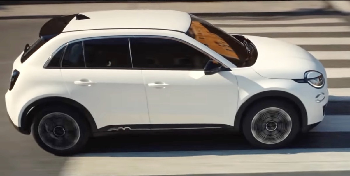 Fiat 600e: ecco quali caratteristiche dovrebbe avere la versione a zero emissioni del SUV